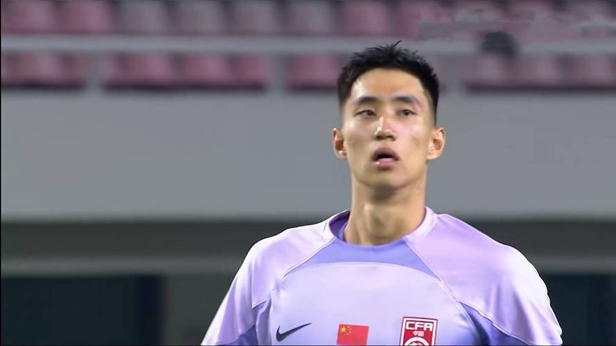 kính áp tròng cận